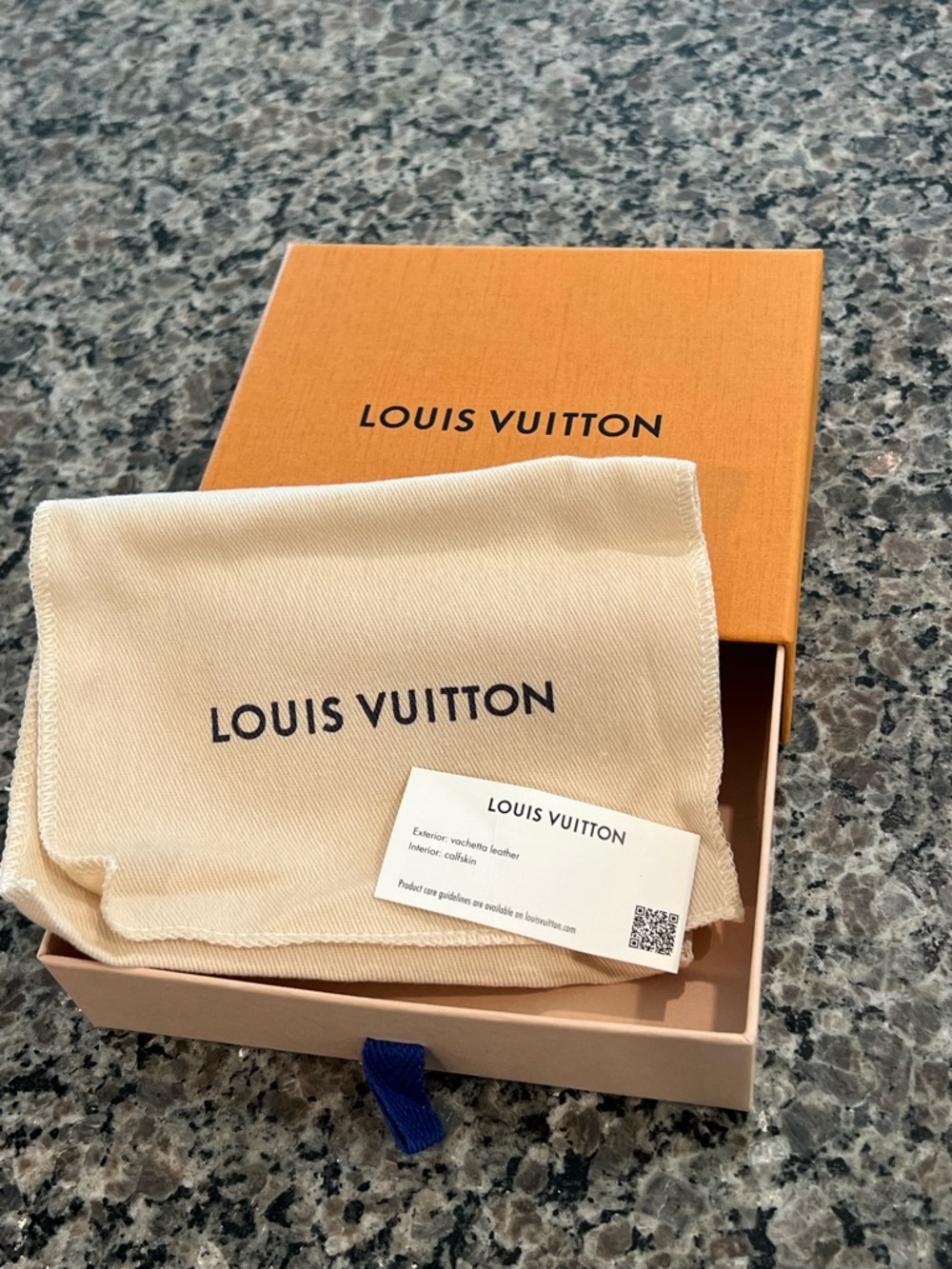 Lot of Louis Vuitton Paper Gift Bags, Boxes and Cards - Picture 15 of 16